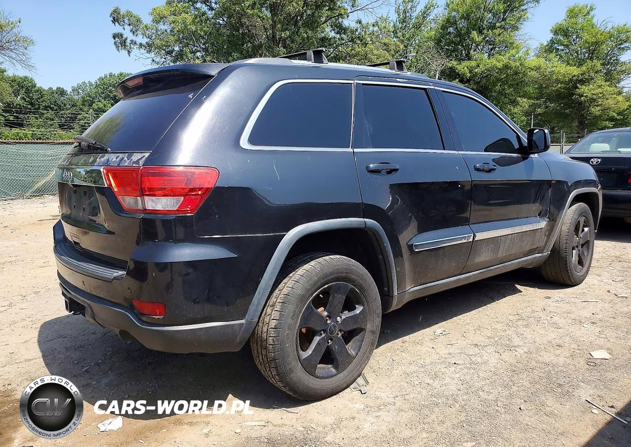 2013 Jeep Grand Cherokee Laredo VIN:1C4RJFAG1DC581841 - 3