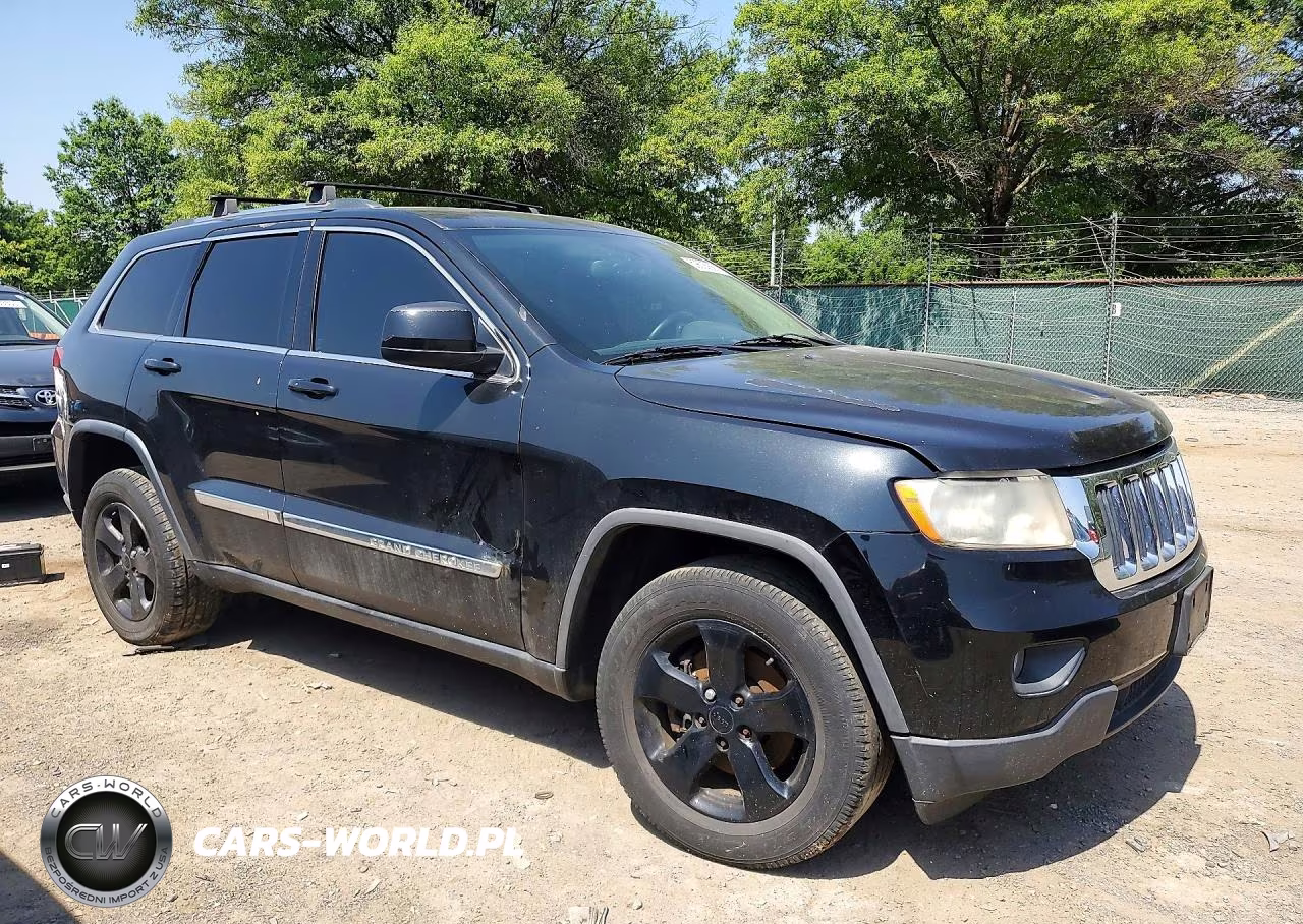 2013 Jeep Grand Cherokee Laredo VIN:1C4RJFAG1DC581841 - 4