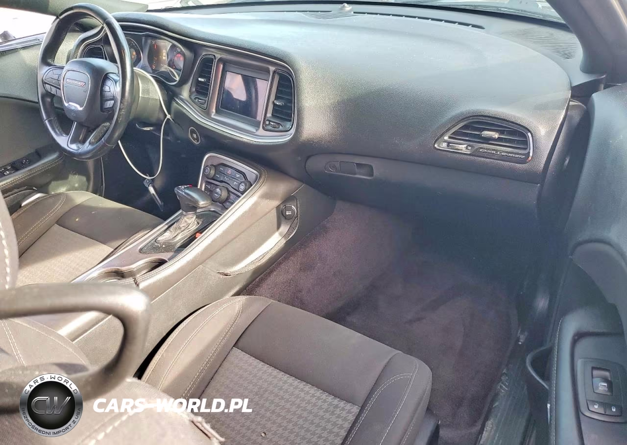 2018 Dodge Challenger Sxt VIN:2C3CDZAG5JH314486 - 8