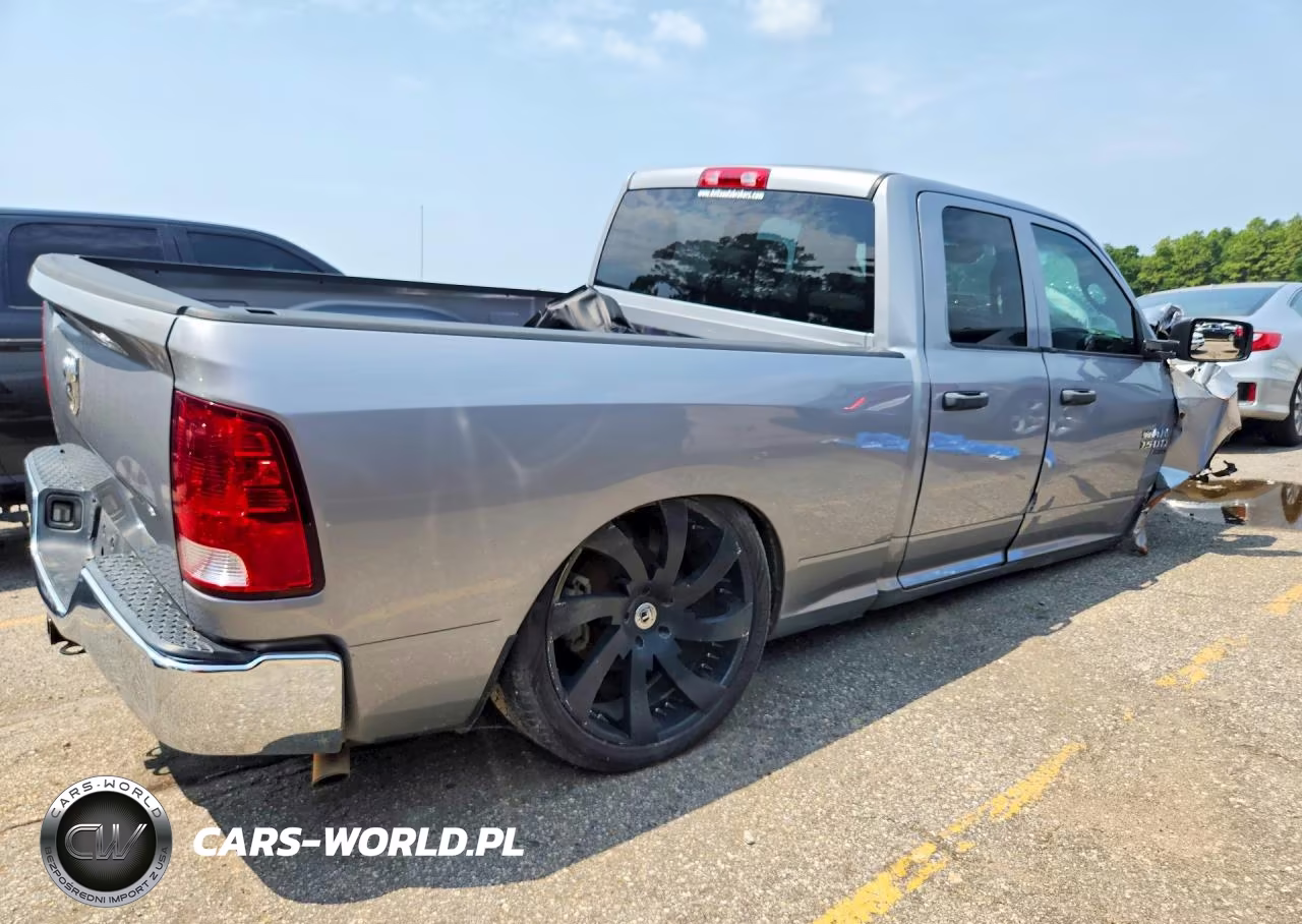 2019 Ram 1500 Classic Tradesman VIN:1C6RR6FG9KS629274 - 3