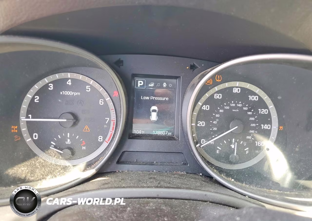 2017 Hyundai Santa Fe VIN:5XYZUDLB1HG387437 - 9