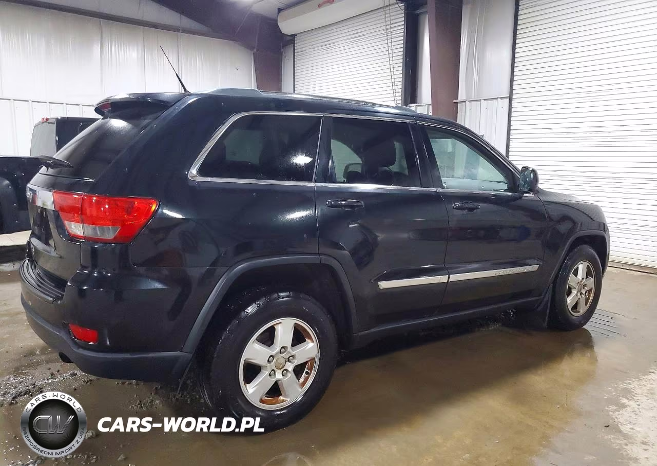 2011 Jeep Grand Cherokee Laredo VIN:1J4RR4GG9BC586068 - 3