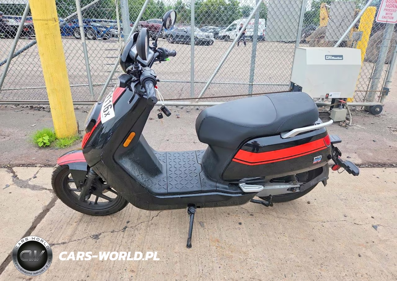 2021 Genuine Scooter Co. Scooter VIN:LANDEZ2Y7M0000006 - 3
