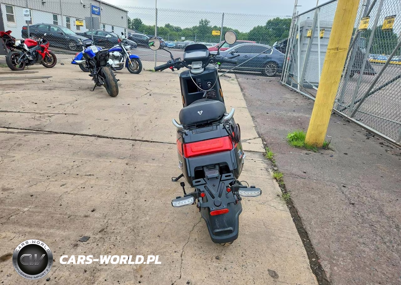 2021 Genuine Scooter Co. Scooter VIN:LANDEZ2Y7M0000006 - 4