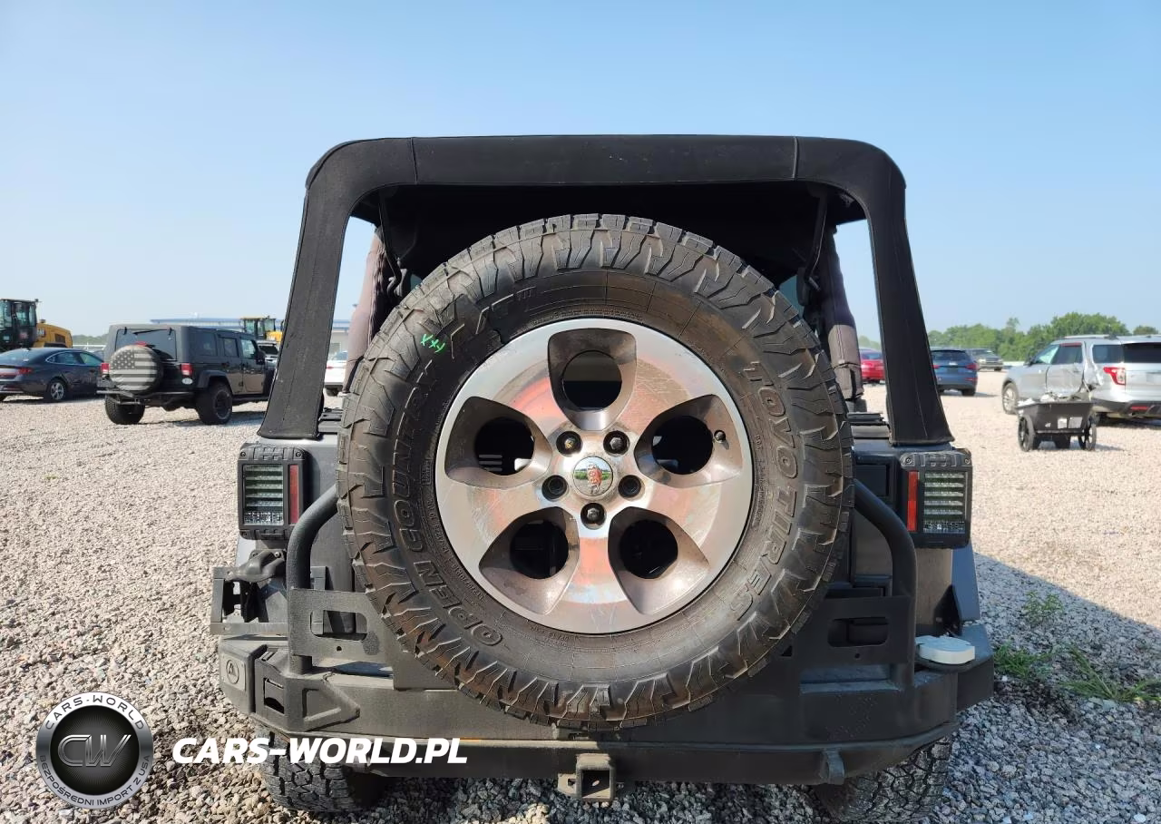 2016 Jeep Wrangler Unlimited Sahara VIN:1C4BJWEG9GL174947 - 6