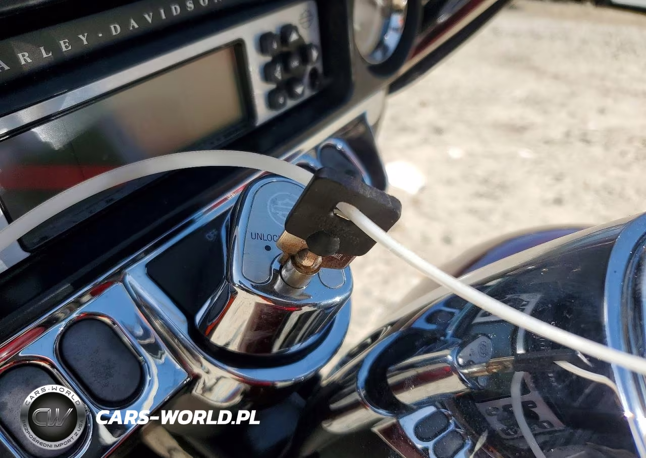 2012 Harley-Davidson Flhx Street Glide VIN:1HD1KBM13CB647738 - 8