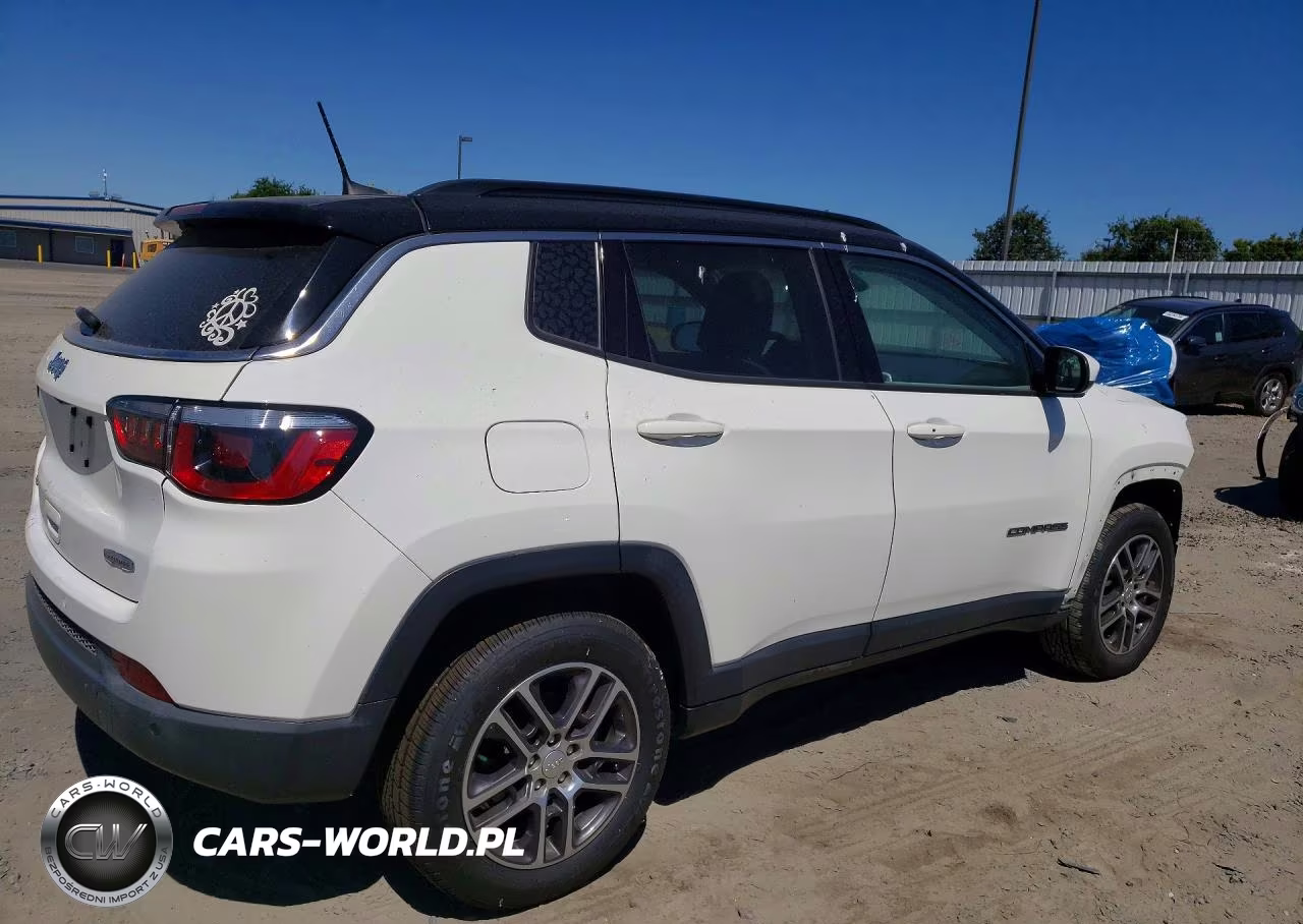 2018 Jeep Compass Latitude VIN:3C4NJDBB4JT142560 - 3