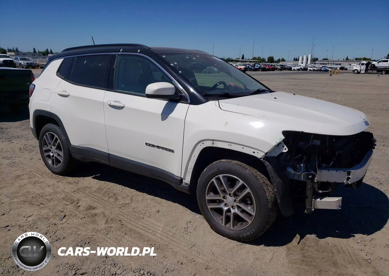2018 Jeep Compass Latitude VIN:3C4NJDBB4JT142560 - 4