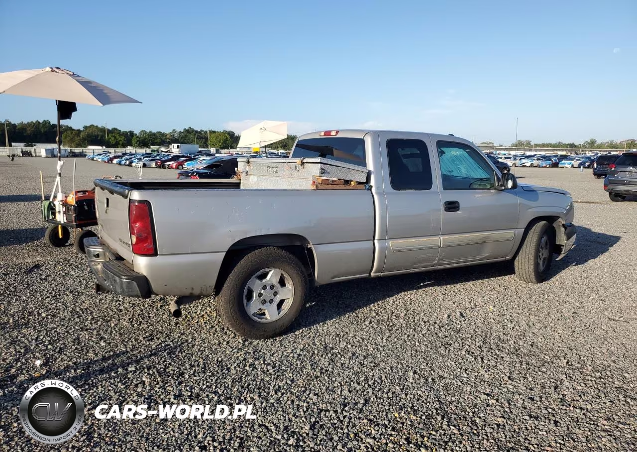 2004 Chevrolet Silverado C1500 VIN:2GCEC19T141164920 - 3