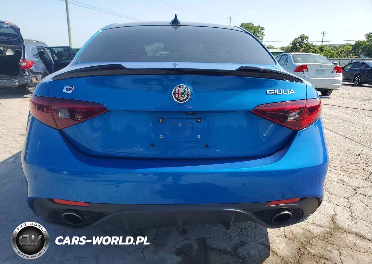 2017 Alfa Romeo Giulia Ti VIN:ZARFAECN8H7560028 - 6