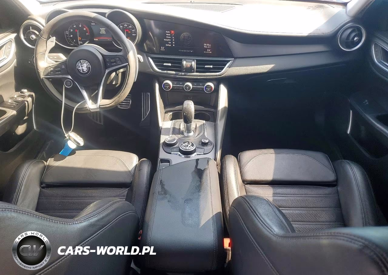 2017 Alfa Romeo Giulia Ti VIN:ZARFAECN8H7560028 - 8