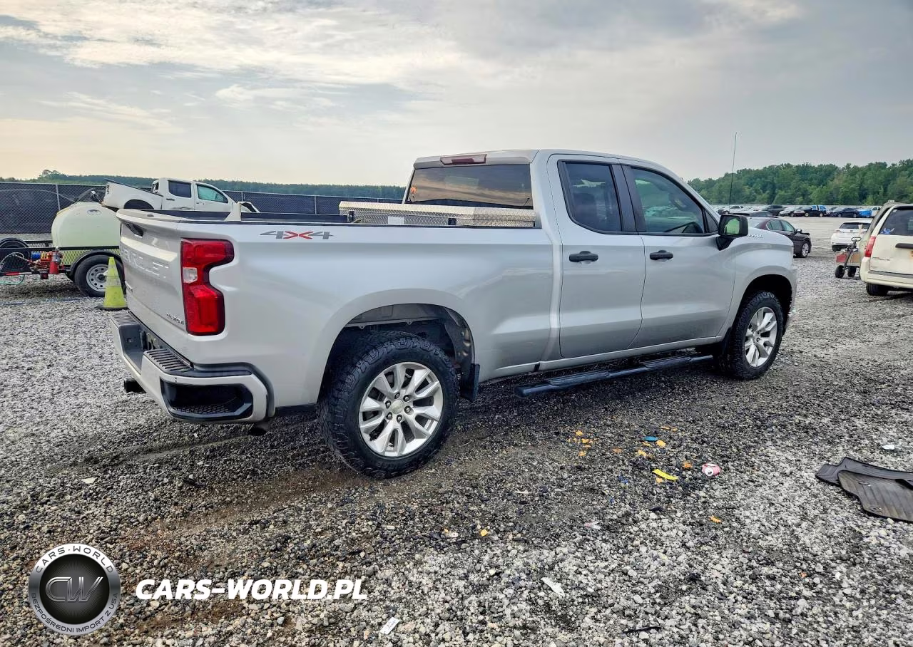 2021 Chevrolet Silverado K1500 Custom VIN:1GCRYBEK6MZ229631 - 3