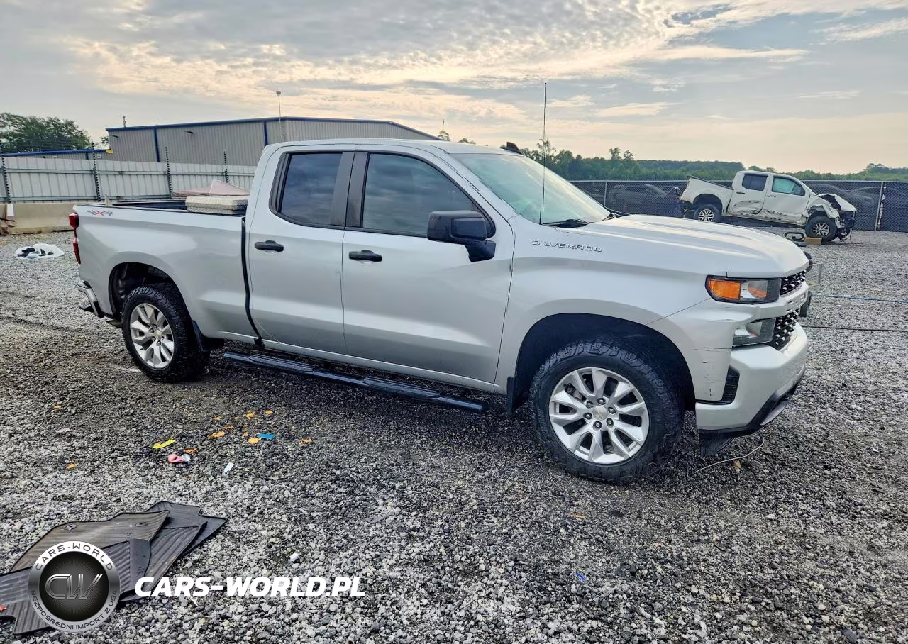 2021 Chevrolet Silverado K1500 Custom VIN:1GCRYBEK6MZ229631 - 4