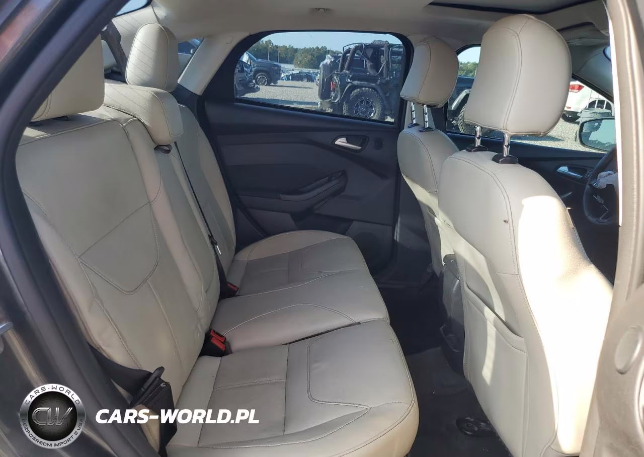 2018 Ford Focus Titanium VIN:1FADP3J28JL324706 - 10
