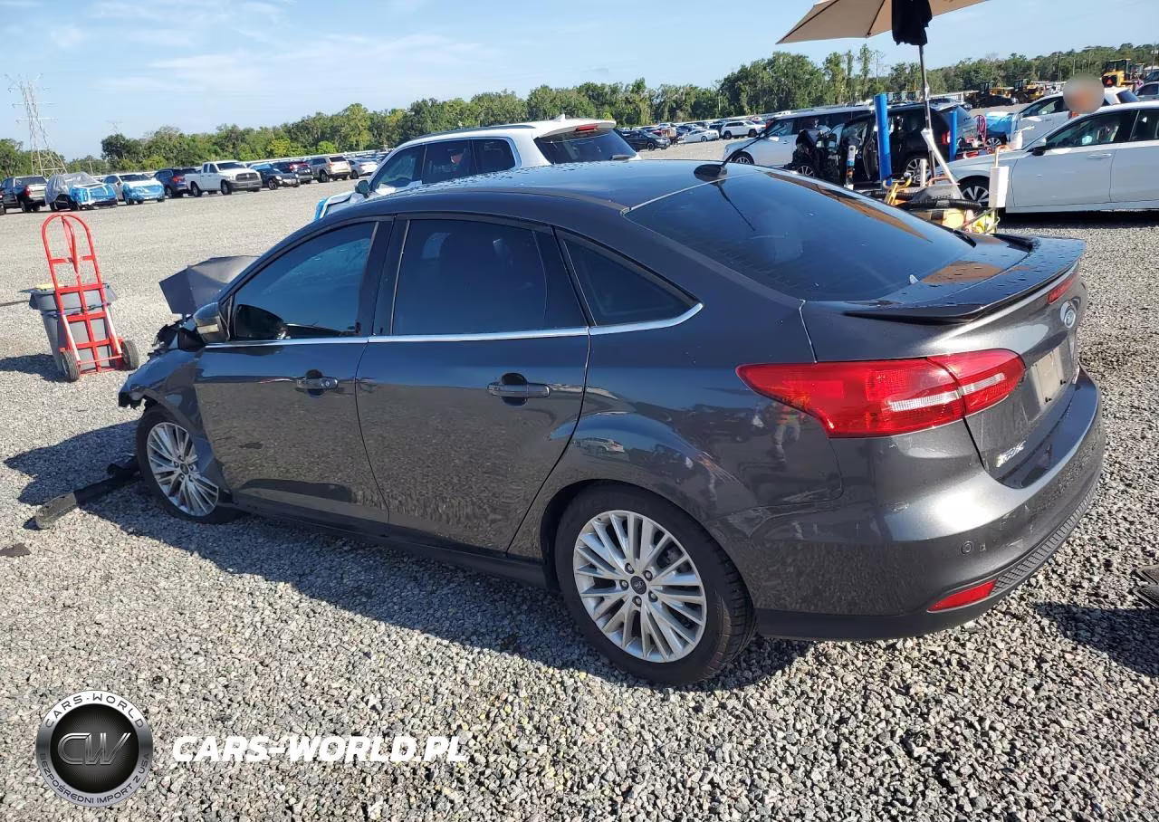 2018 Ford Focus Titanium VIN:1FADP3J28JL324706 - 2