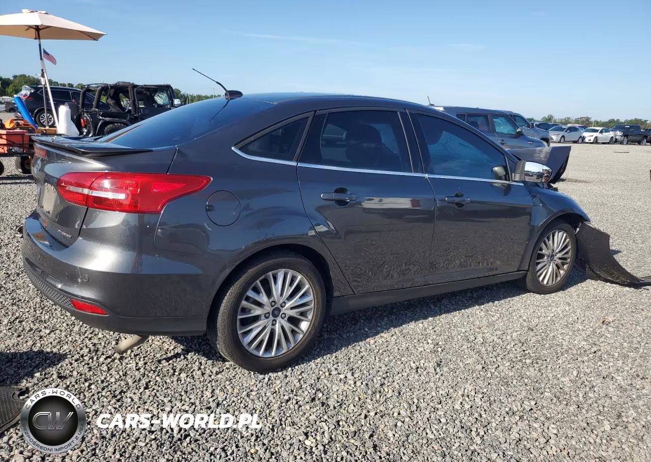 2018 Ford Focus Titanium VIN:1FADP3J28JL324706 - 3