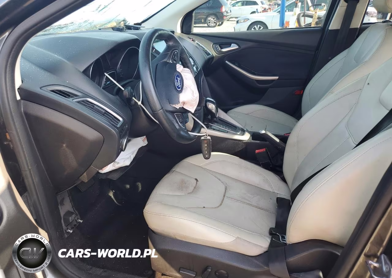2018 Ford Focus Titanium VIN:1FADP3J28JL324706 - 7