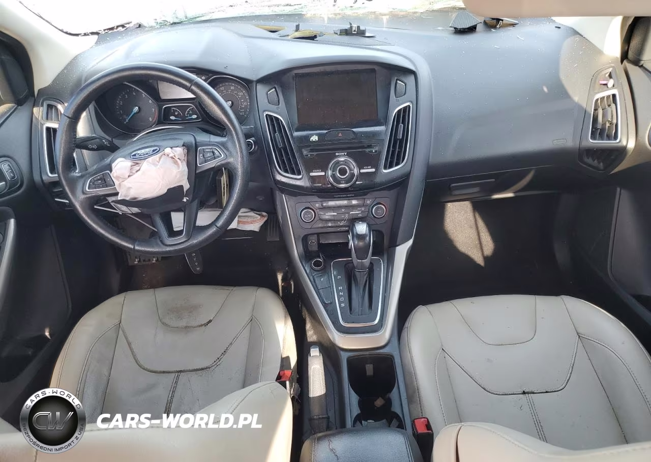 2018 Ford Focus Titanium VIN:1FADP3J28JL324706 - 8