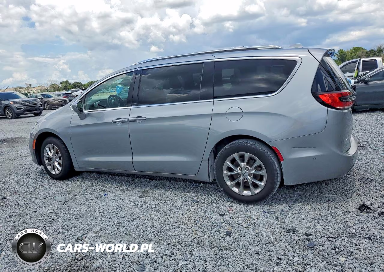 2021 Chrysler Pacifica Touring L VIN:2C4RC1BG7MR521551 - 2