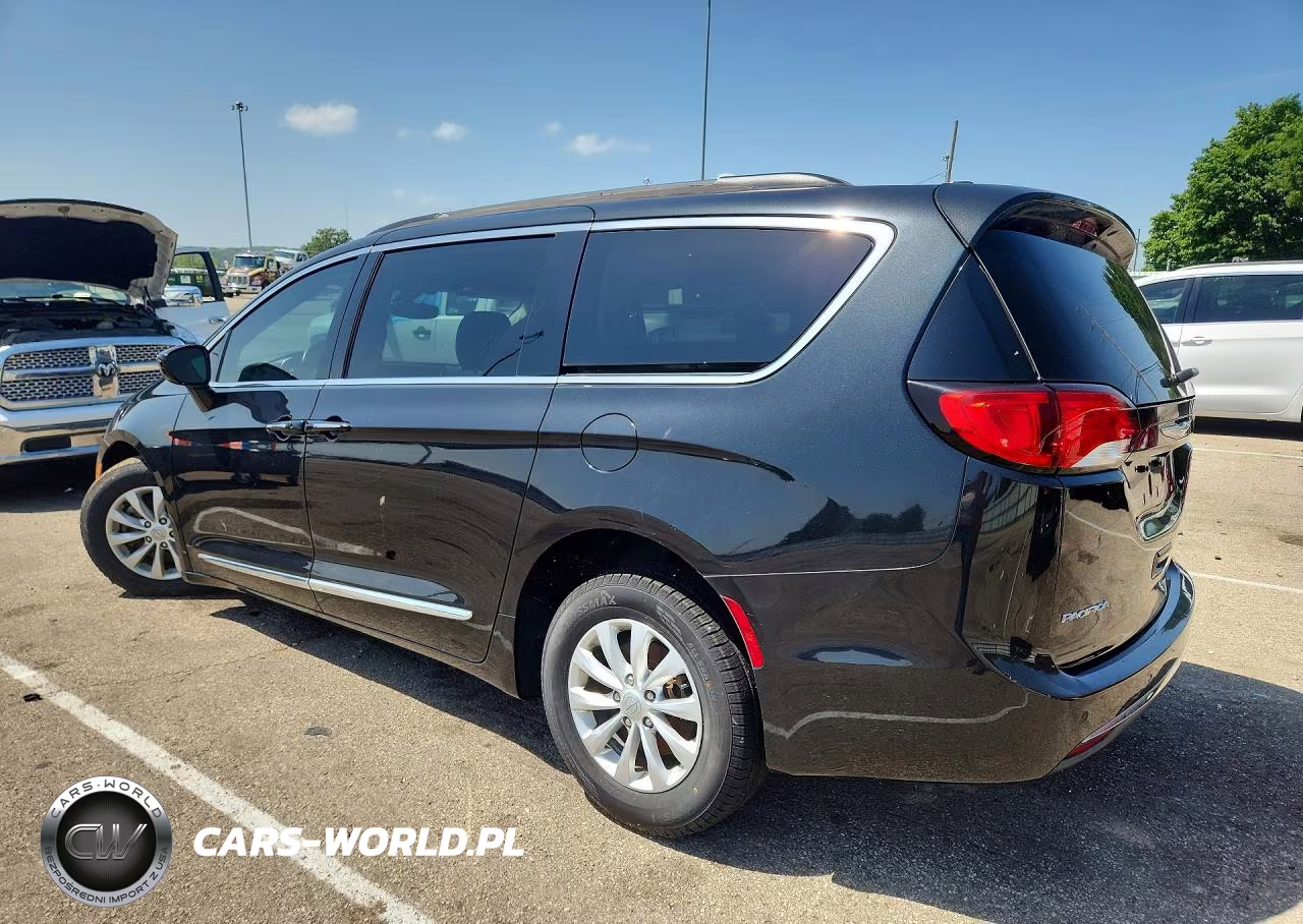 2017 Chrysler Pacifica Touring L VIN:2C4RC1BG7HR705197 - 2