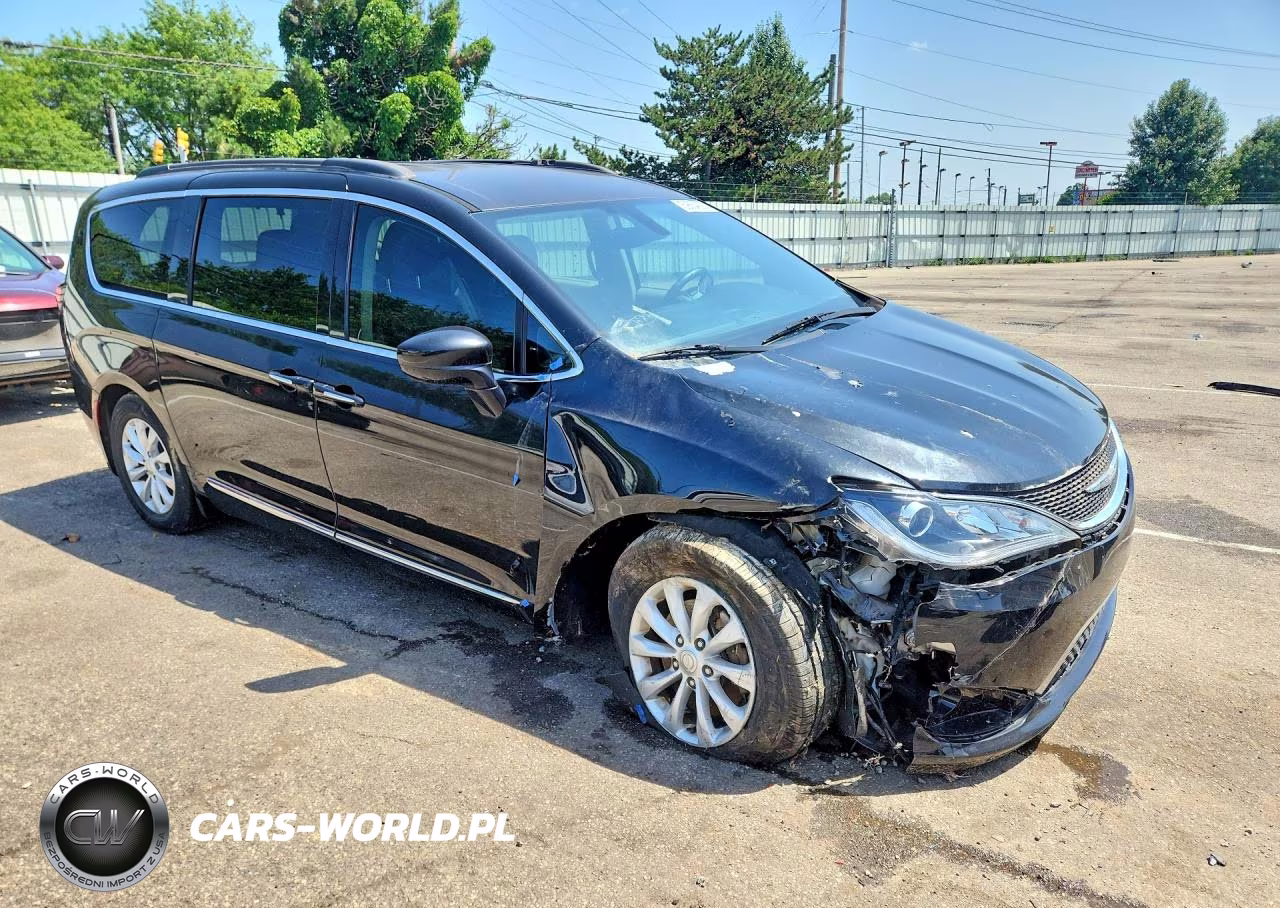 2017 Chrysler Pacifica Touring L VIN:2C4RC1BG7HR705197 - 4