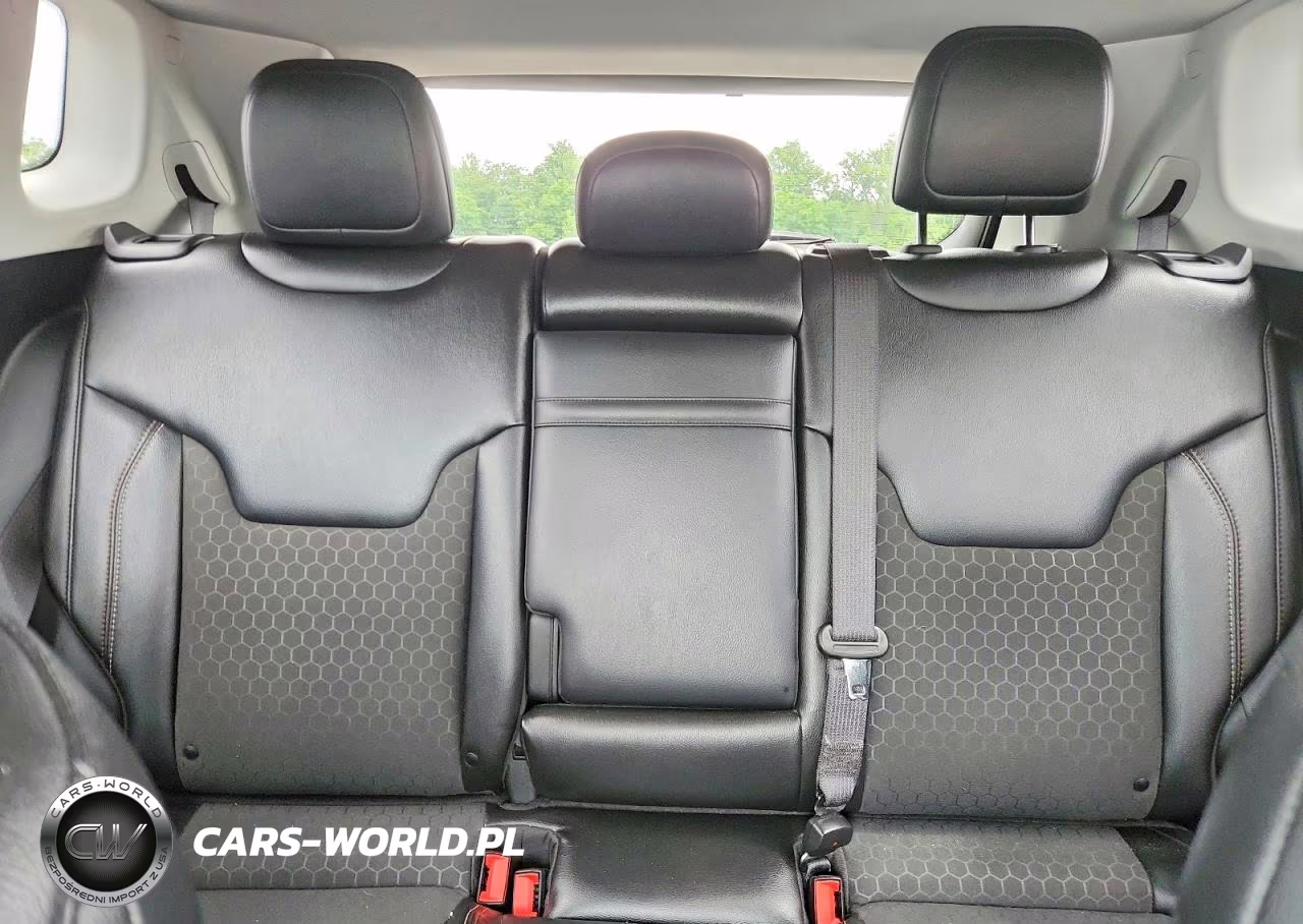 2019 Jeep Compass Latitude VIN:3C4NJDBB5KT655897 - 10