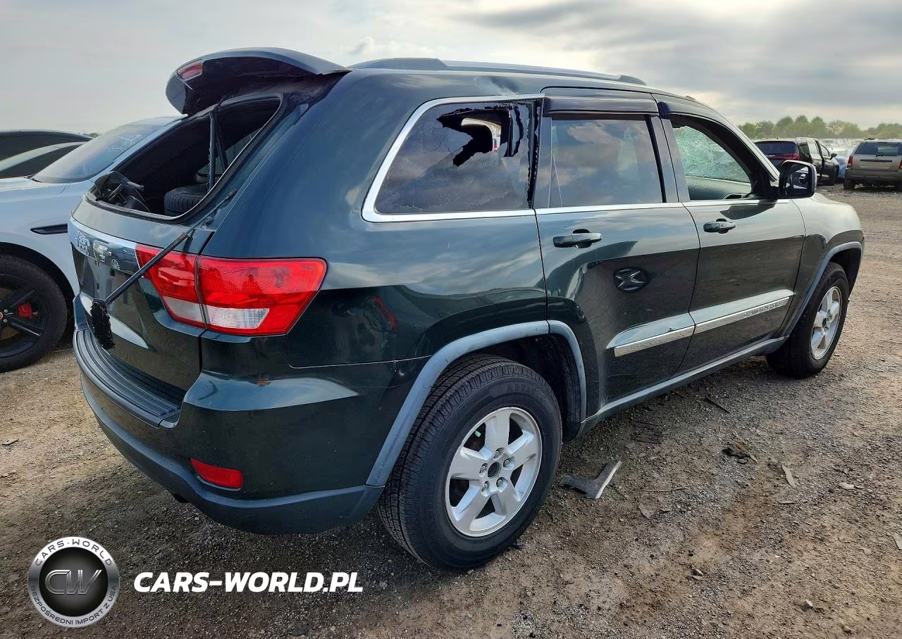 2011 Jeep Grand Cherokee Laredo VIN:1J4RR4GG4BC561823 - 3
