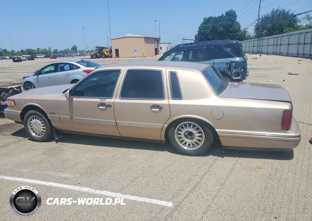 1997 Lincoln Town Car Signature VIN:1LNLM82W7VY646559 - 2