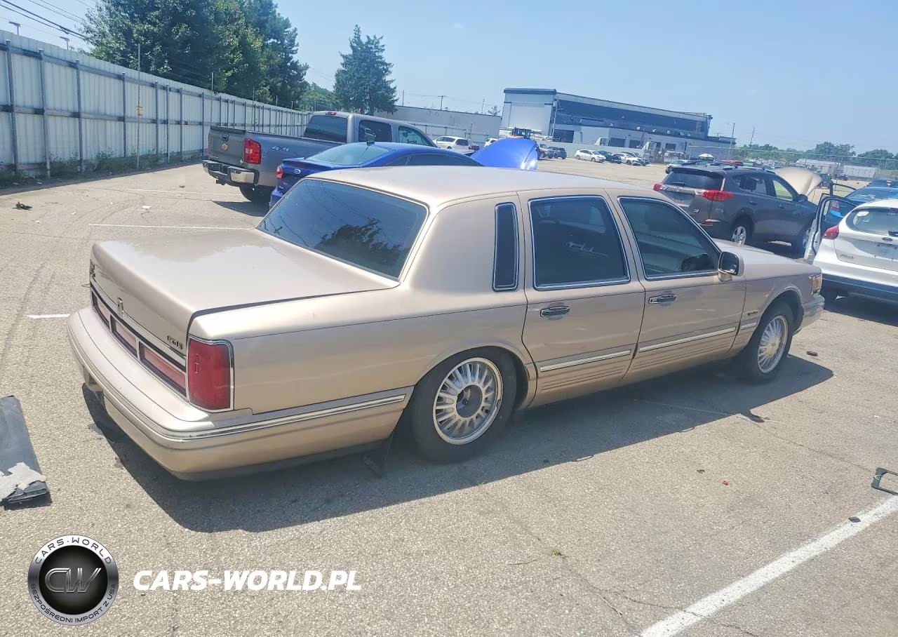 1997 Lincoln Town Car Signature VIN:1LNLM82W7VY646559 - 3