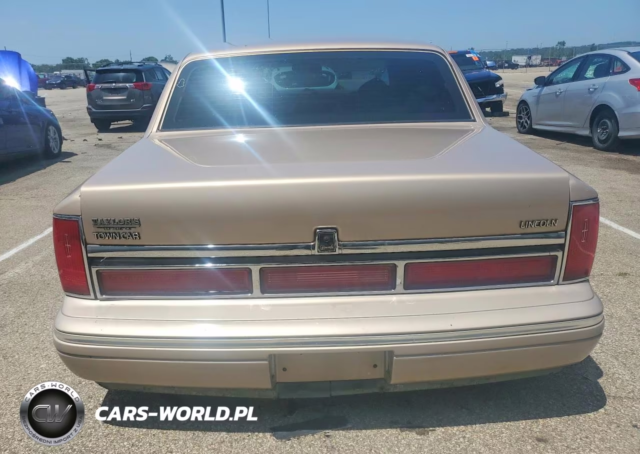 1997 Lincoln Town Car Signature VIN:1LNLM82W7VY646559 - 6