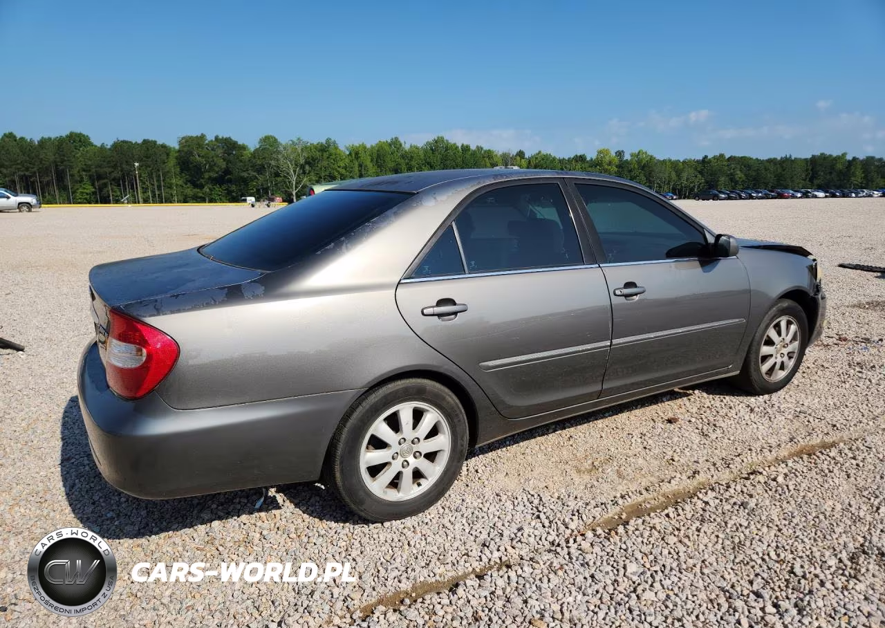 2003 Toyota Camry Xle VIN:4T1BE32K13U658722 - 3