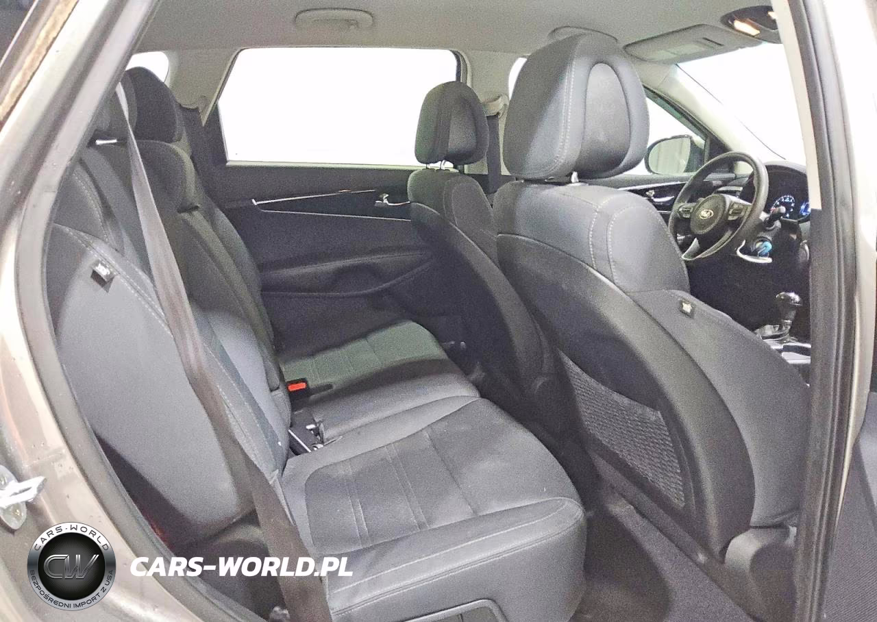 2016 Kia Sorento L VIN:5XYPG4A38GG115704 - 11