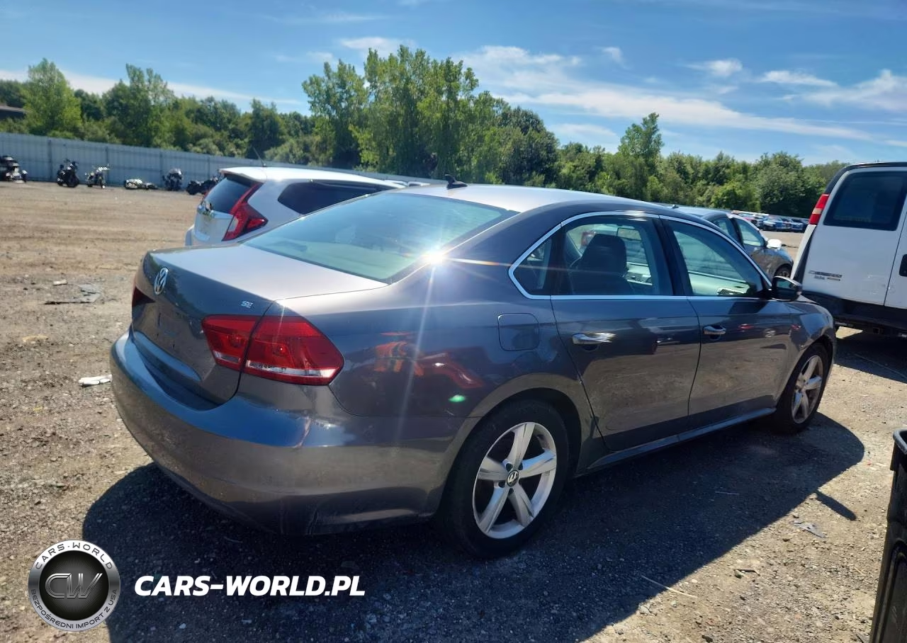 2013 Volkswagen Passat Se VIN:1VWBP7A33DC063830 - 3
