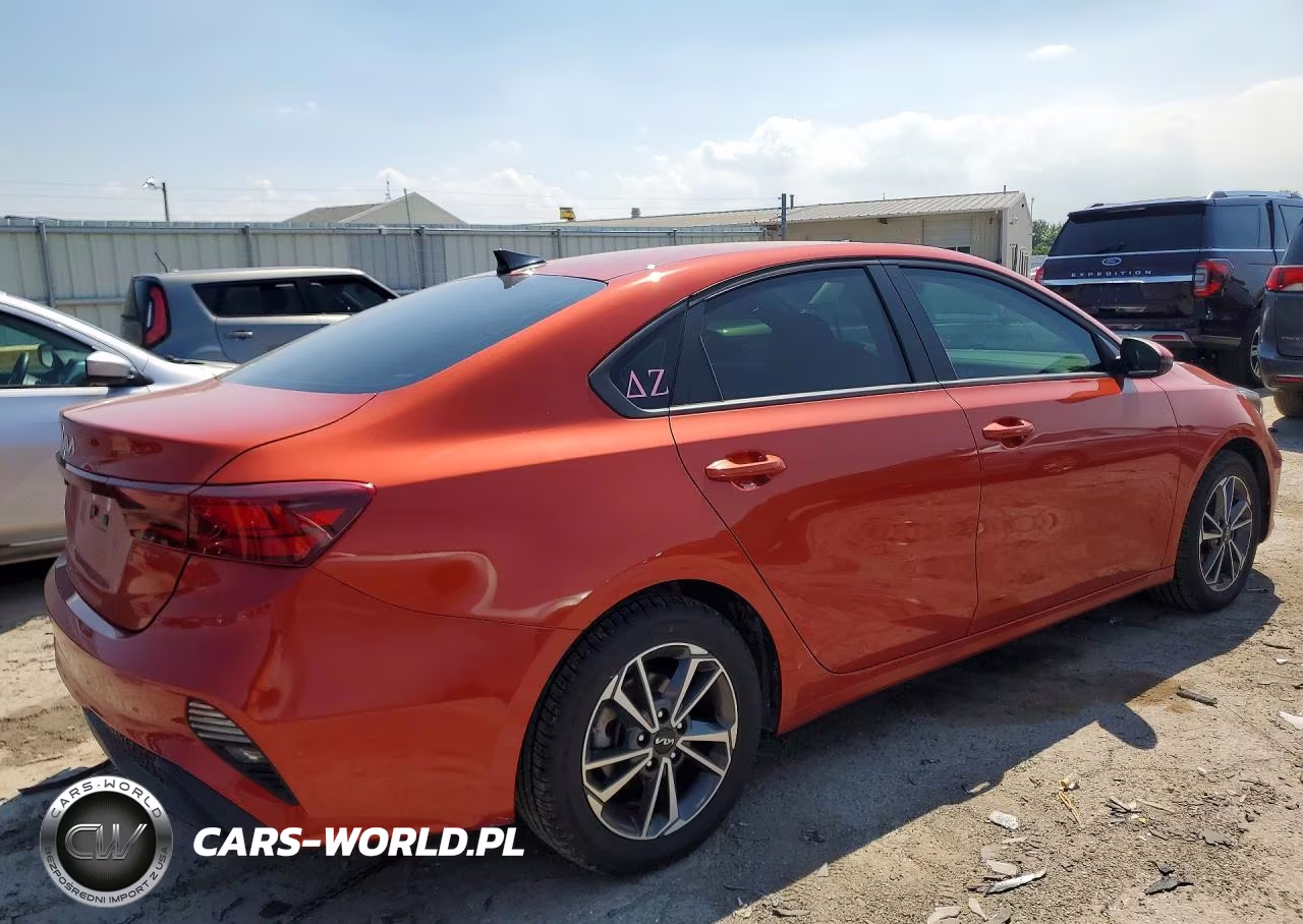 2022 Kia Forte Lxs VIN:3KPF24AD6NE467323 - 3