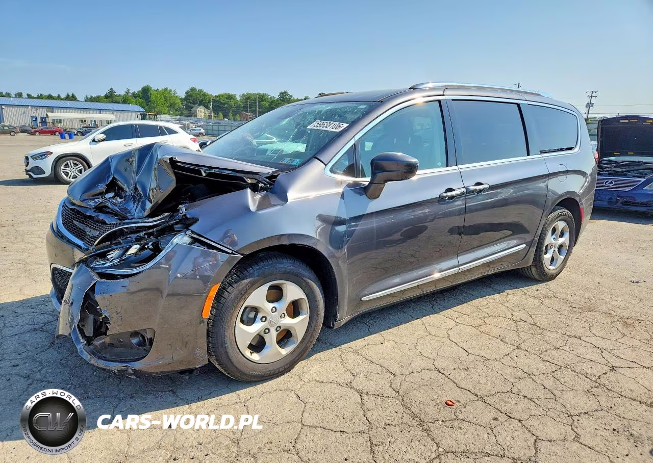 2017 Chrysler Pacifica Touring L Plus