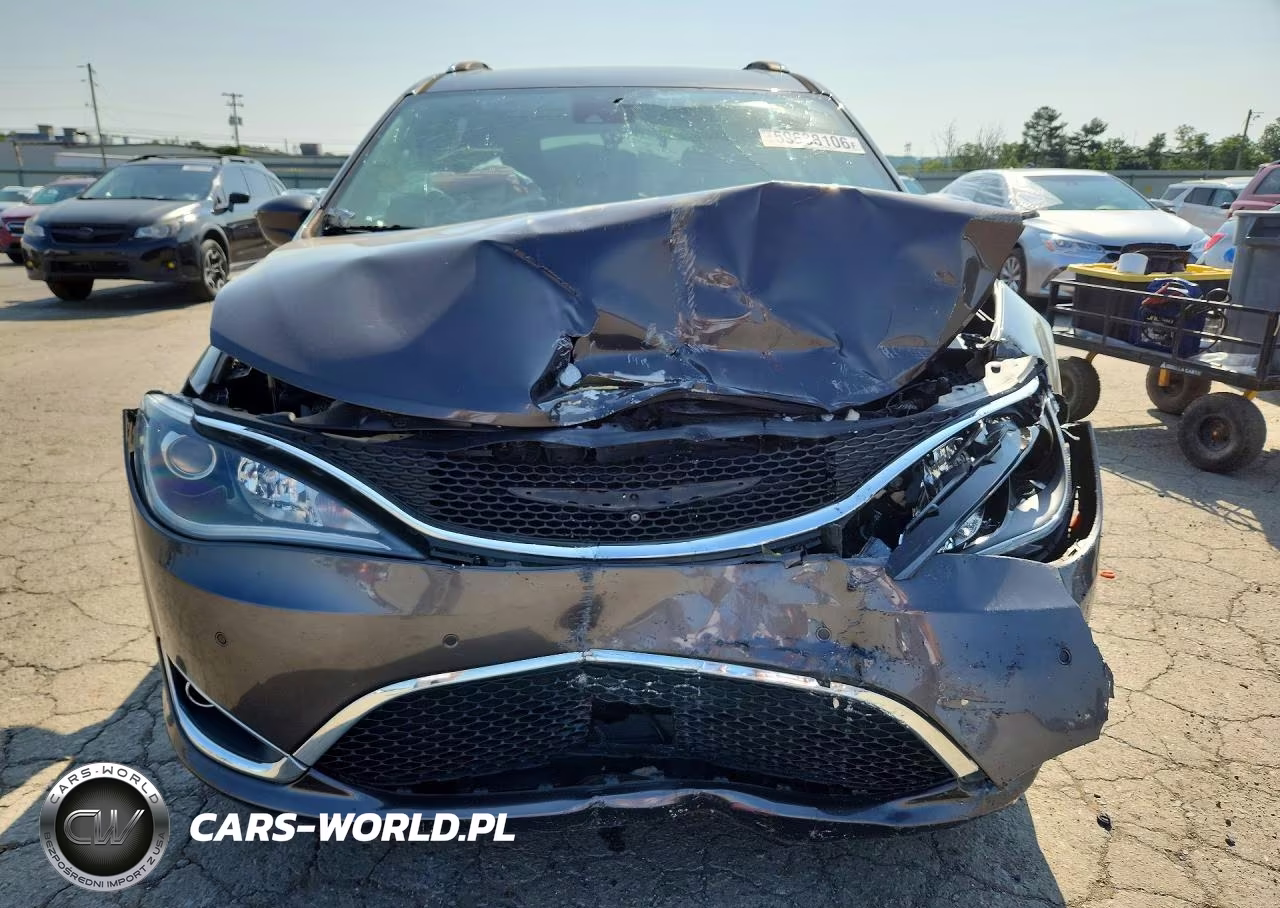 2017 Chrysler Pacifica Touring L Plus VIN:2C4RC1EG7HR837971 - 5