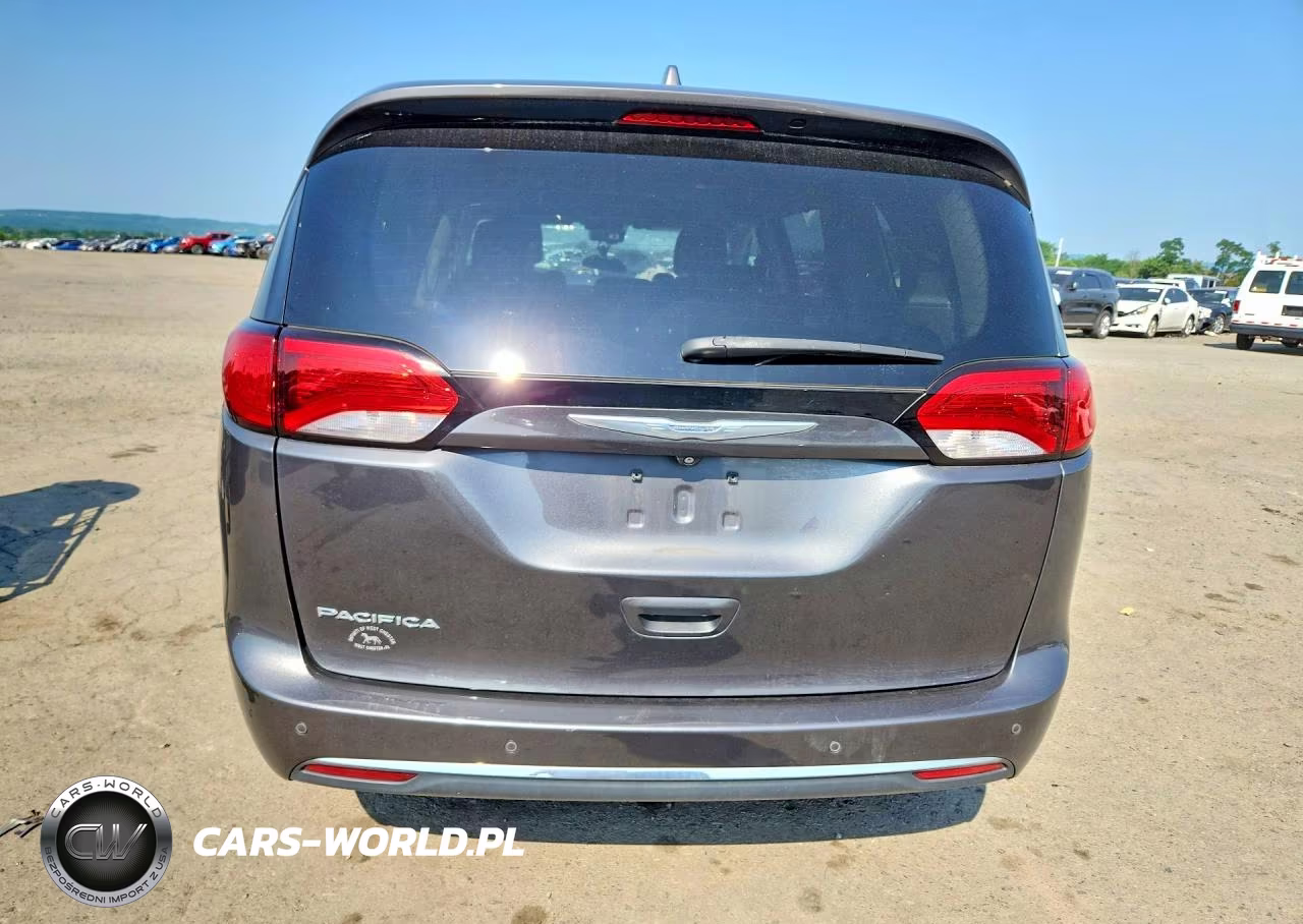 2017 Chrysler Pacifica Touring L Plus VIN:2C4RC1EG7HR837971 - 6