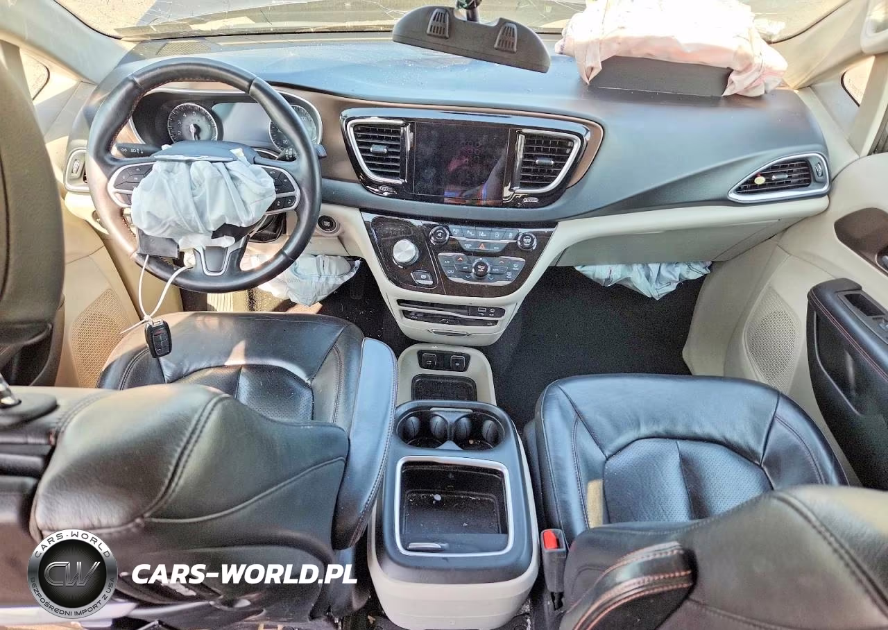 2017 Chrysler Pacifica Touring L Plus VIN:2C4RC1EG7HR837971 - 8