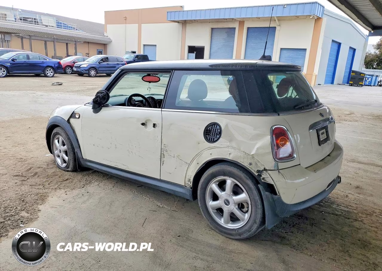 2008 Mini Cooper VIN:WMWMF33538TT64767 - 2
