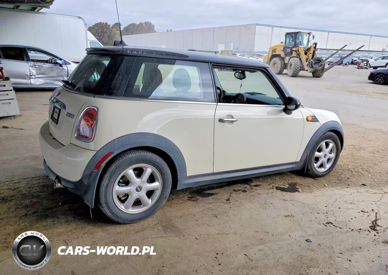 2008 Mini Cooper VIN:WMWMF33538TT64767 - 3