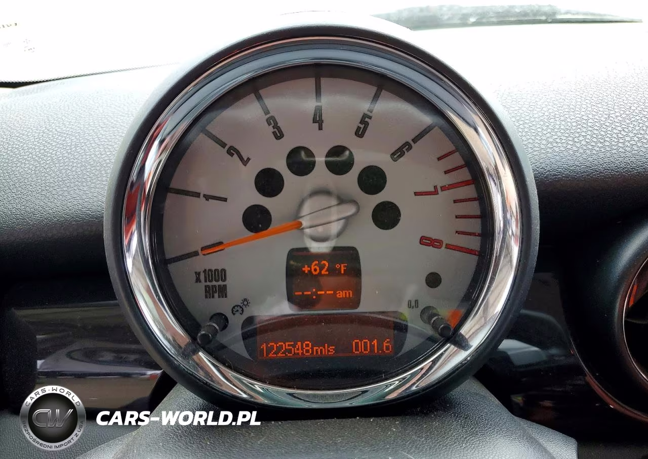 2008 Mini Cooper VIN:WMWMF33538TT64767 - 9