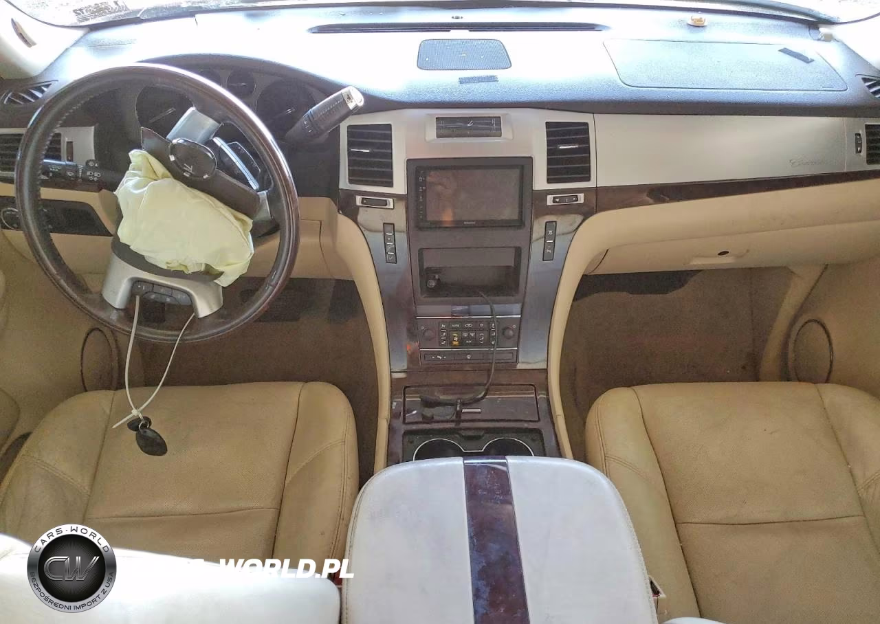 2007 Cadillac Escalade Luxury VIN:1GYFK63837R183094 - 8