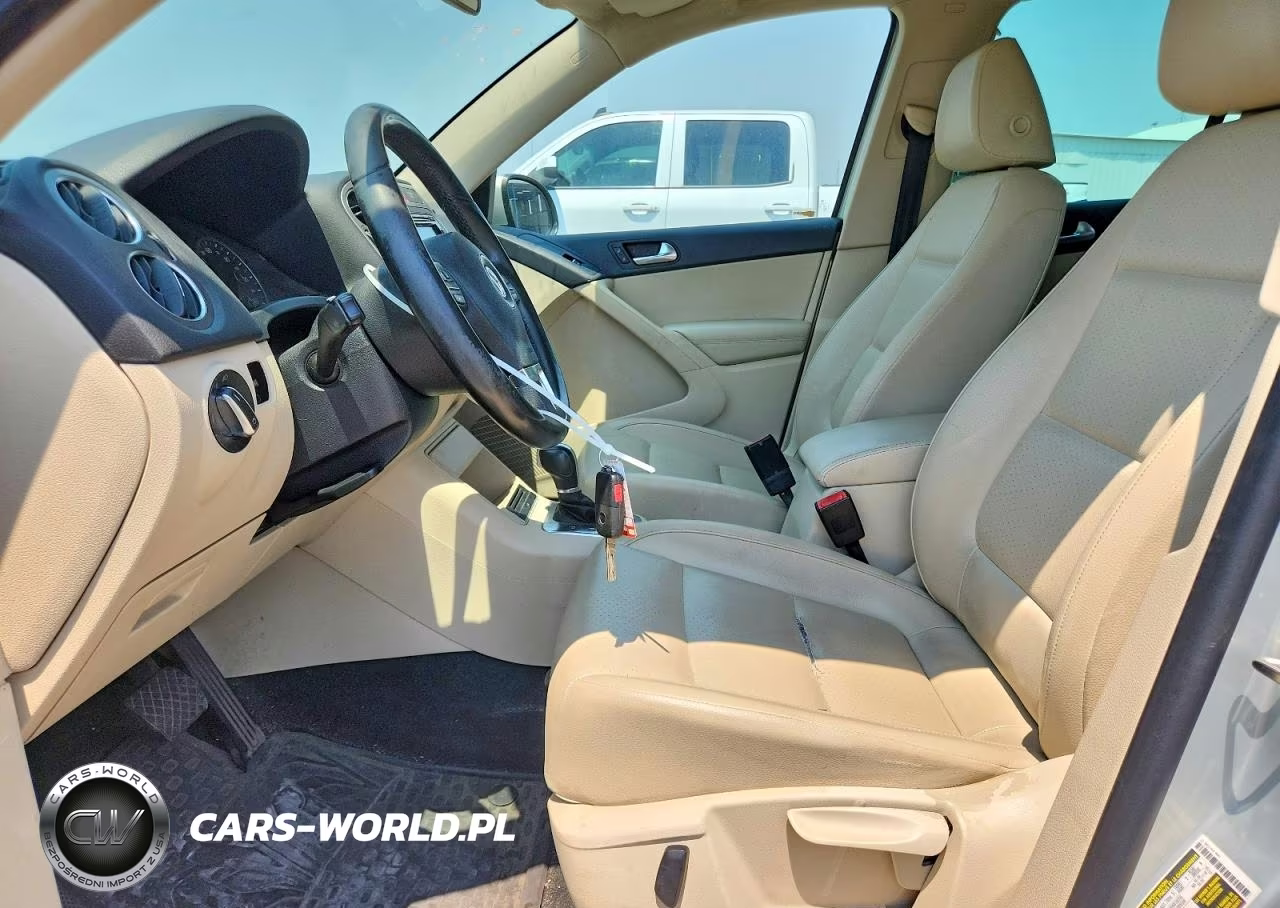 2011 Volkswagen Tiguan S VIN:WVGAV7AX4BW555975 - 7