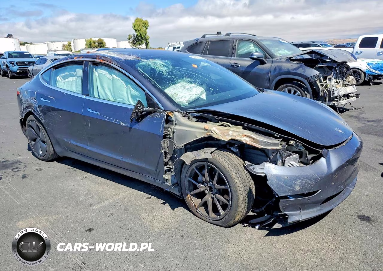 2018 Tesla Model 3 VIN:5YJ3E1EA5JF102032 - 4