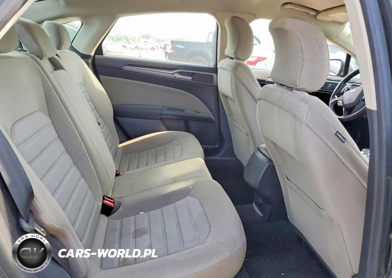 2019 Ford Fusion S VIN:3FA6P0G75KR250707 - 10