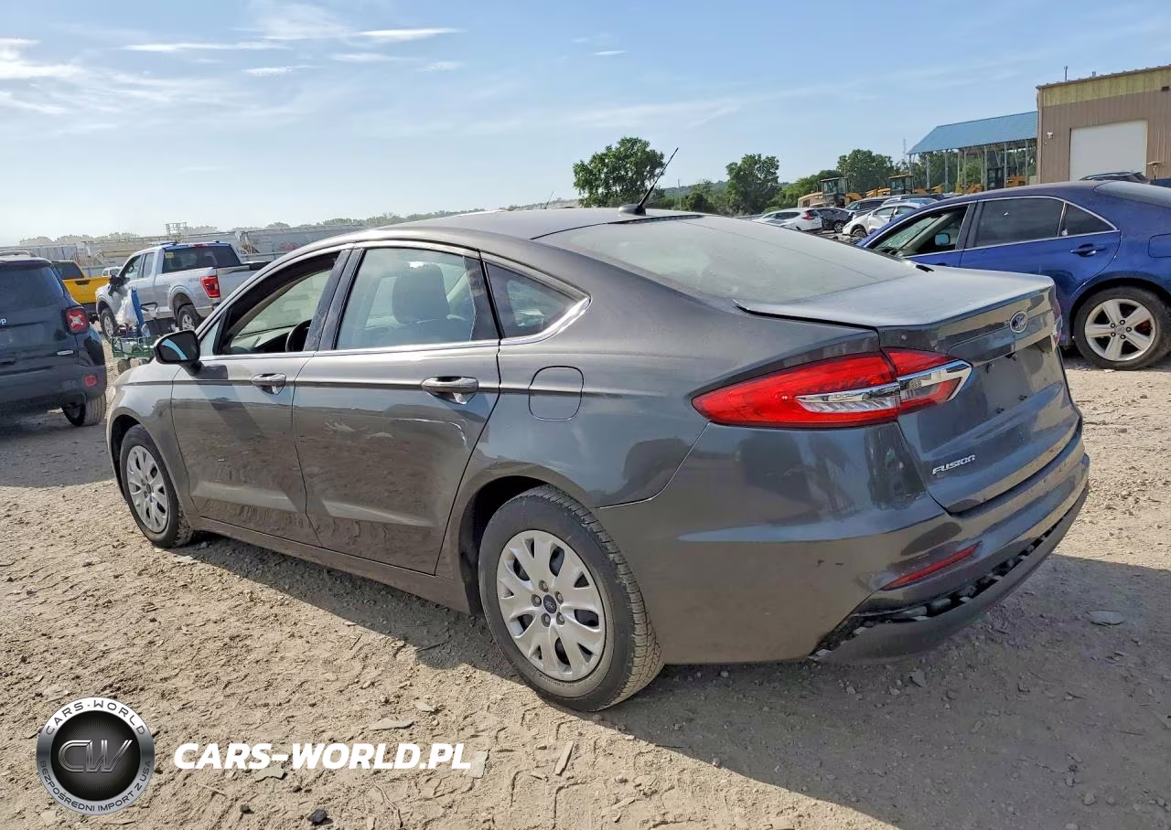 2019 Ford Fusion S VIN:3FA6P0G75KR250707 - 2