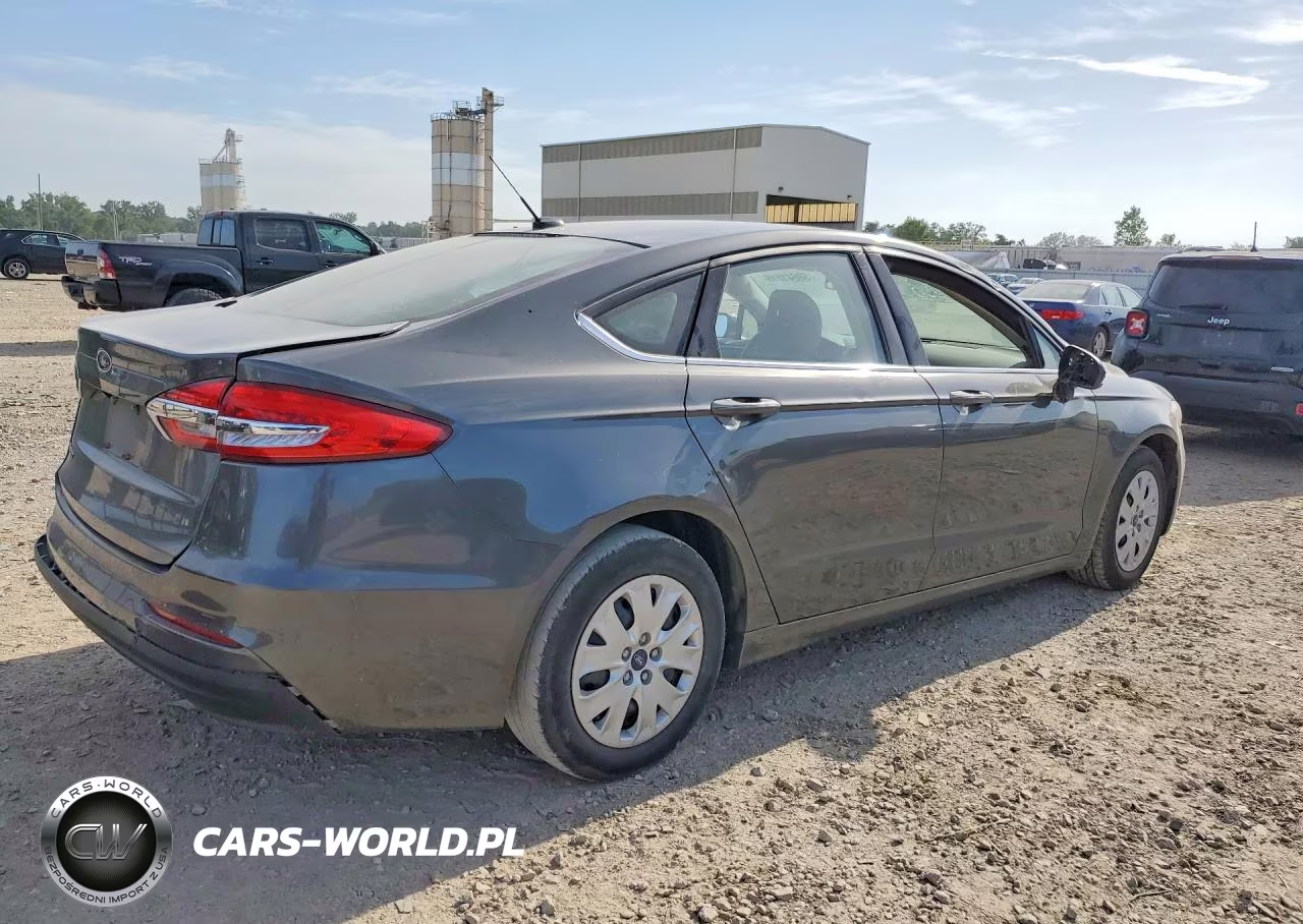 2019 Ford Fusion S VIN:3FA6P0G75KR250707 - 3