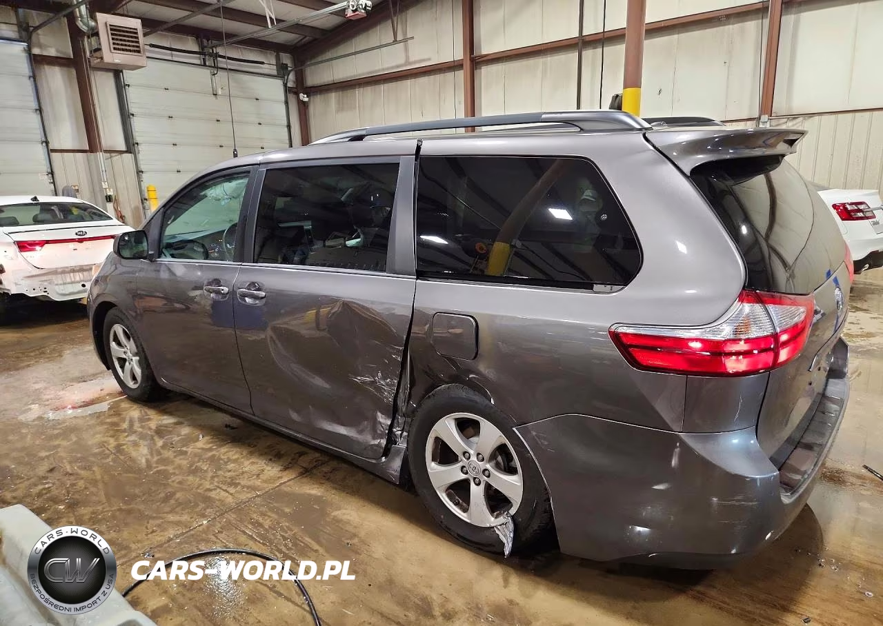 2017 Toyota Sienna Le VIN:5TDKZ3DC6HS897421 - 2