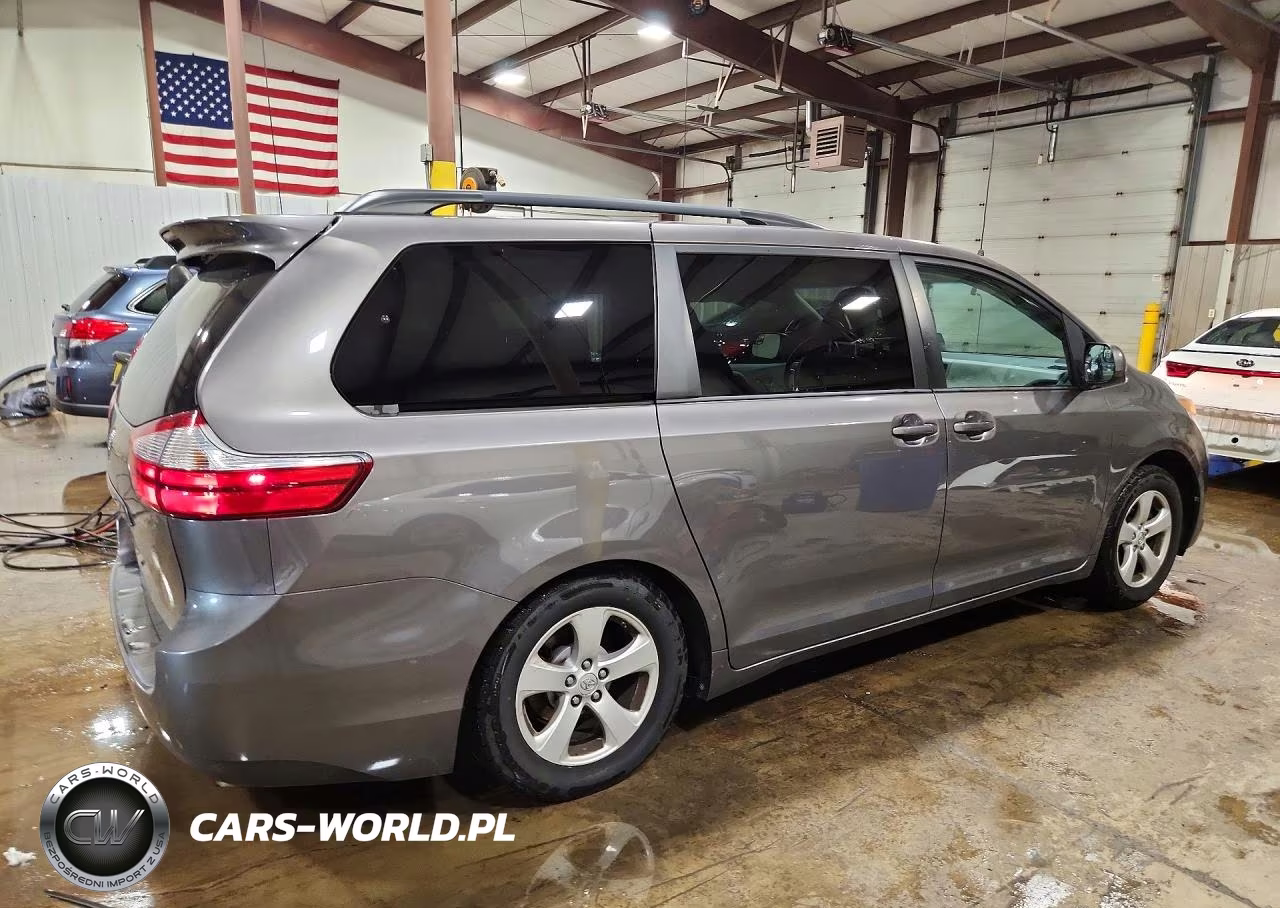 2017 Toyota Sienna Le VIN:5TDKZ3DC6HS897421 - 3