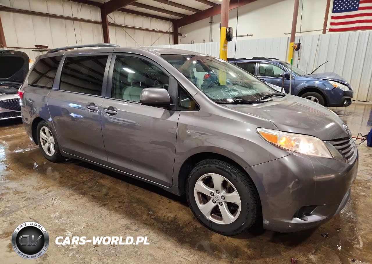 2017 Toyota Sienna Le VIN:5TDKZ3DC6HS897421 - 4